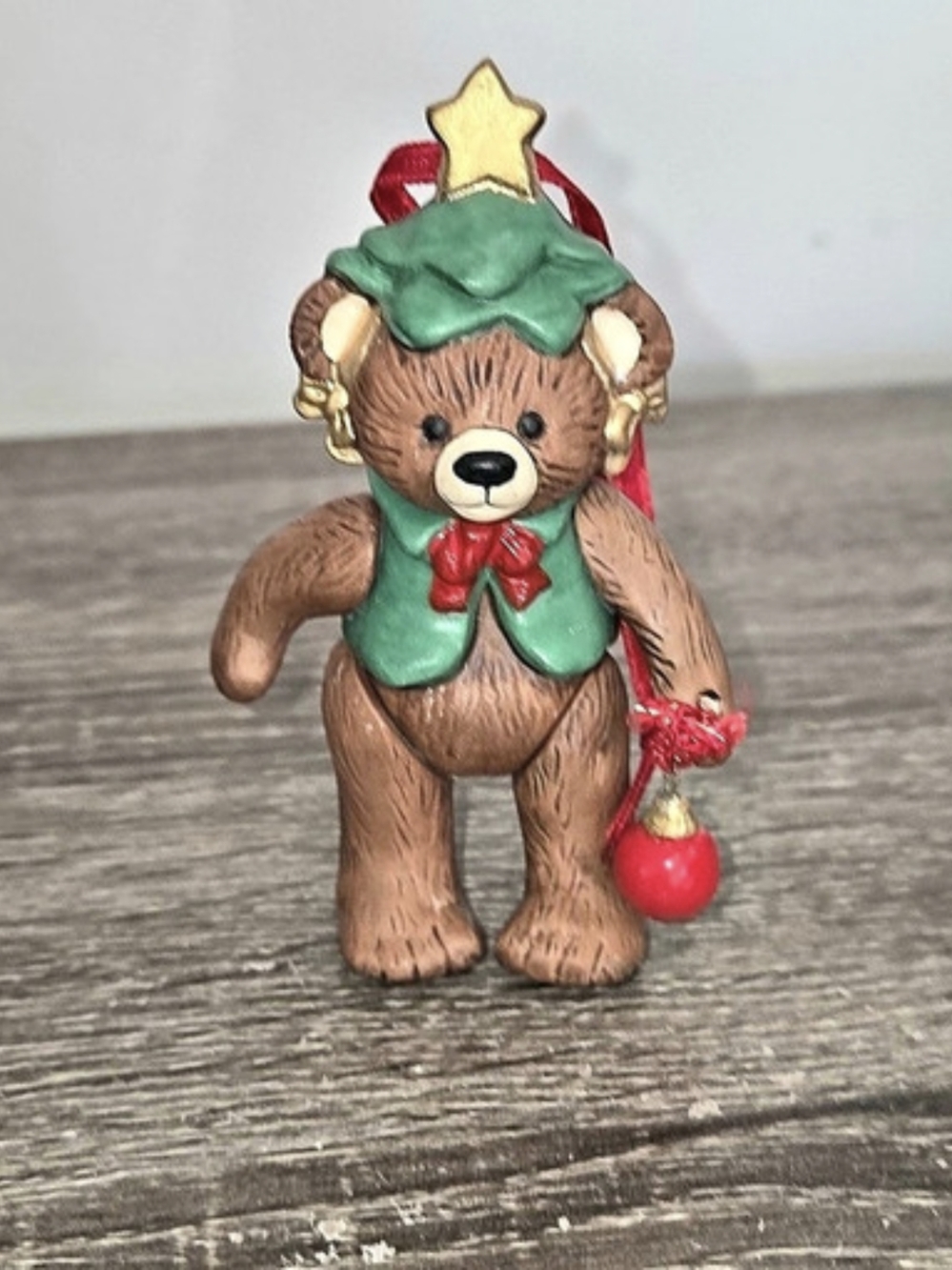 Vintage Hallmark Keepsake 1999 Gift Bear w/Movable Arms And Legs Ornament 4"